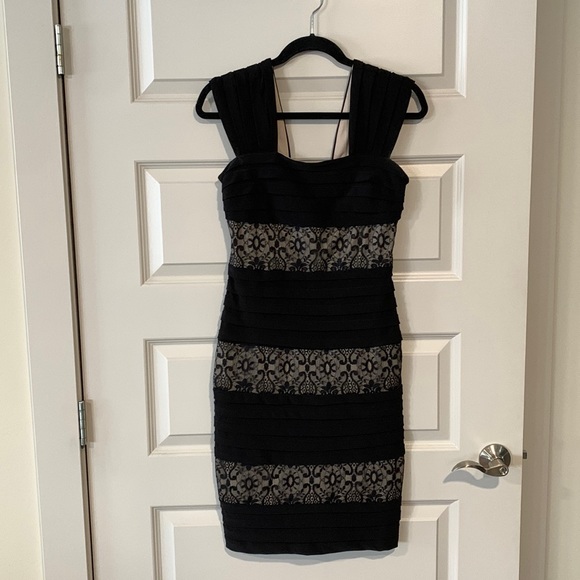 SCARLETT NITE Beautiful, Sleek & Silky lined Dress - Picture 1 of 8